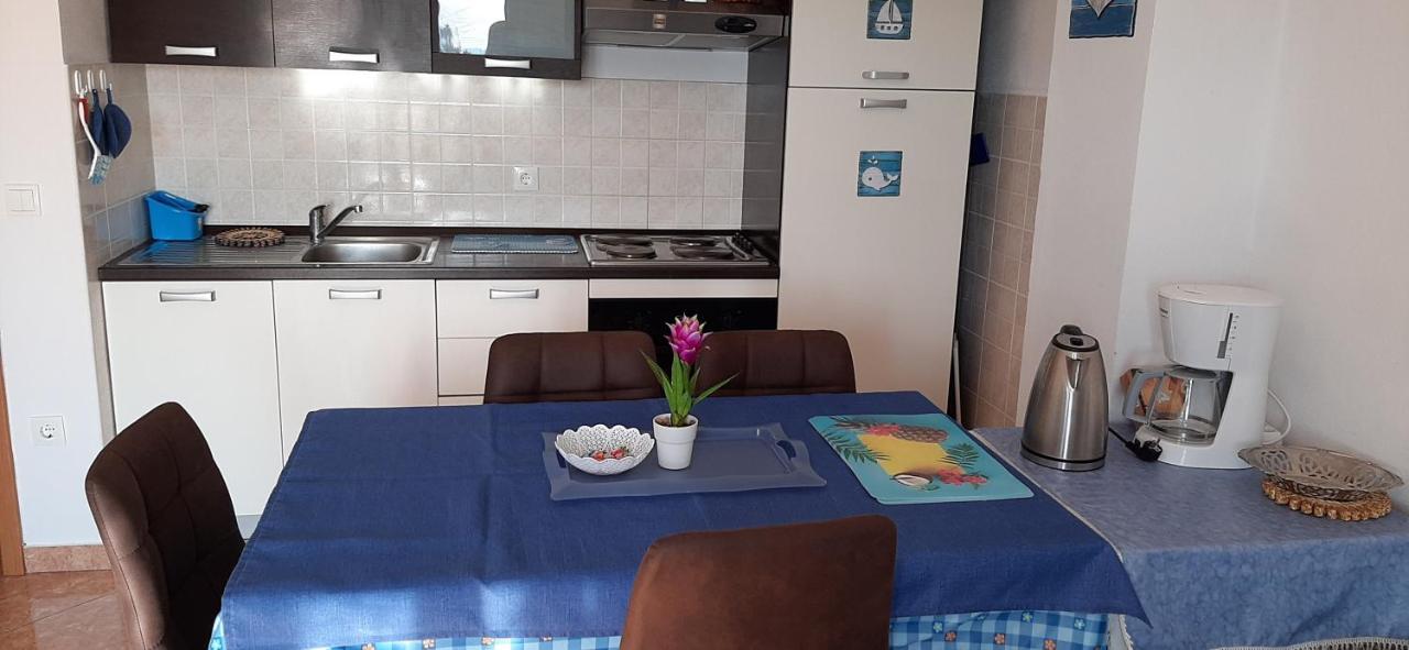 Apartment Rb Omisalj ภายนอก รูปภาพ