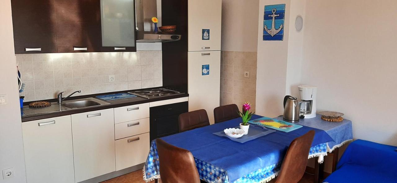 Apartment Rb Omisalj ภายนอก รูปภาพ