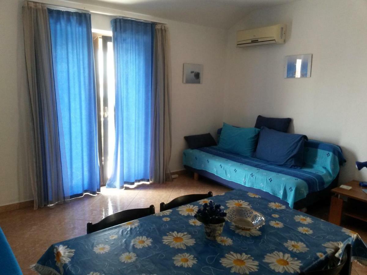 Apartment Rb Omisalj ภายนอก รูปภาพ