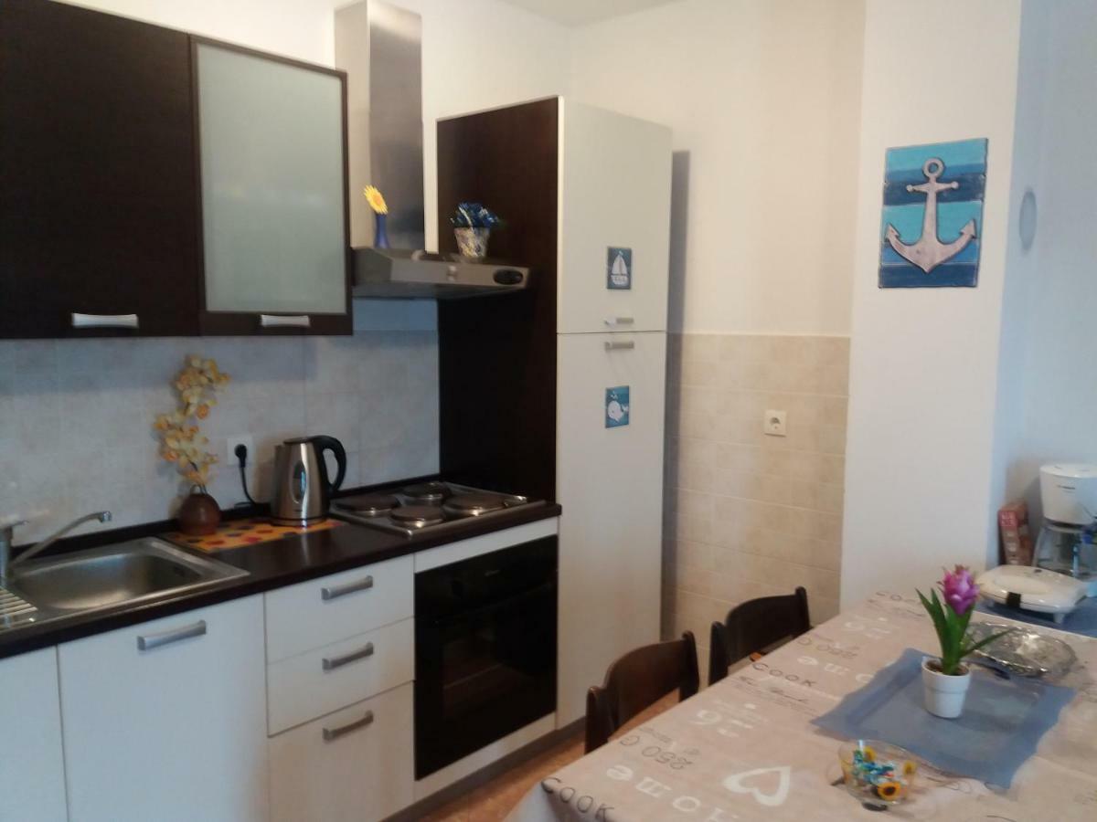 Apartment Rb Omisalj ภายนอก รูปภาพ