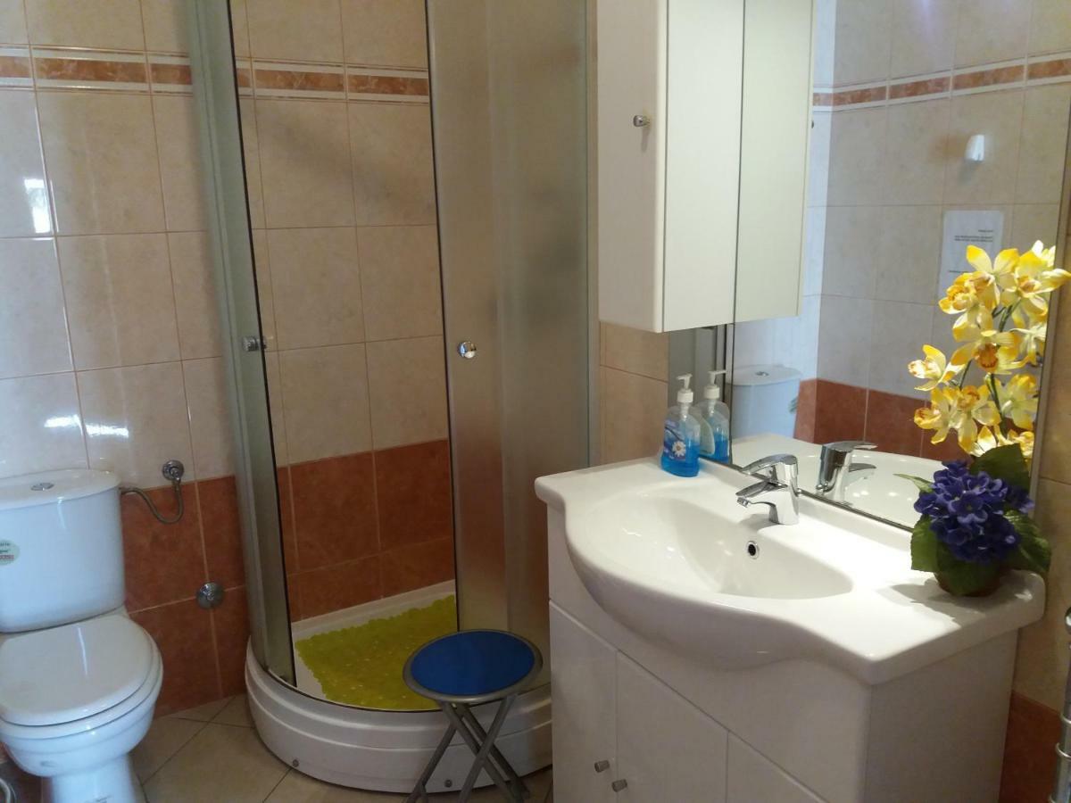 Apartment Rb Omisalj ภายนอก รูปภาพ